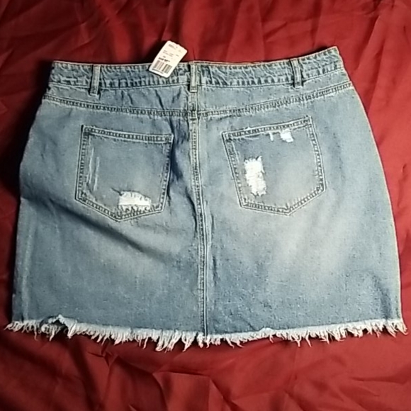 NEW - Forever 21 Skirt Denim Short - Picture 2 of 7